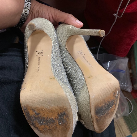 I.N.C. Vernaa Rhinestone Bow Platform Pumps - Picture 6 of 8